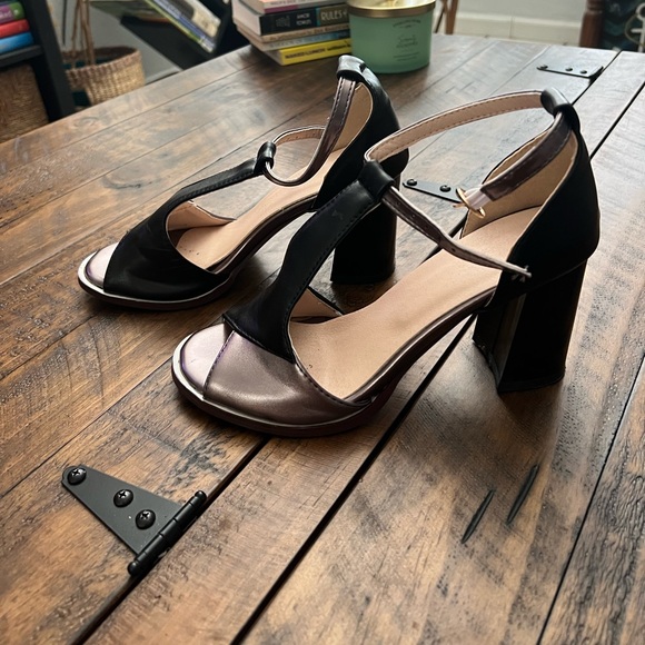 Black and Chrome Ankle Strap Block Heels Sz 7 - Picture 4 of 4